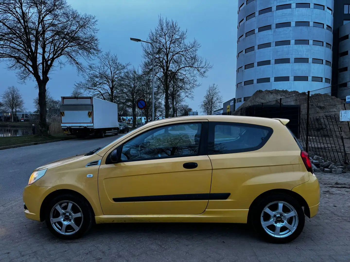 Chevrolet Aveo 1.2 16V L Amarillo - 2