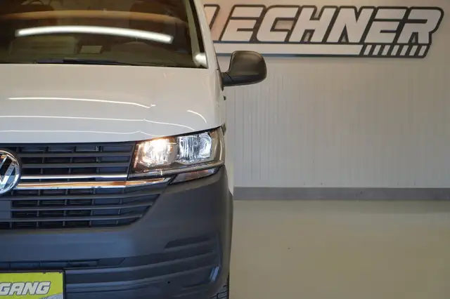 Volkswagen Transporter view 10