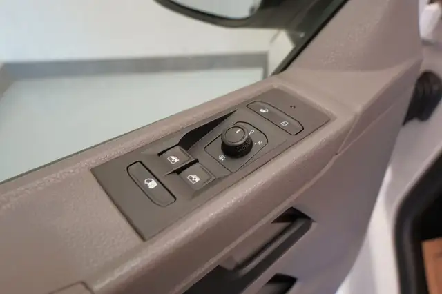 Volkswagen Transporter view 14