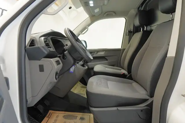 Volkswagen Transporter view 15