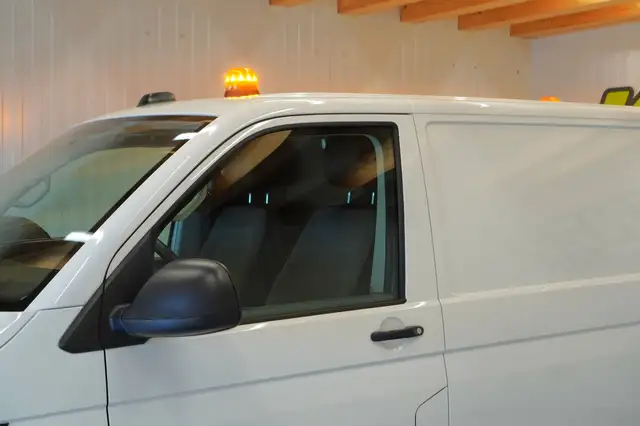 Volkswagen Transporter view 12