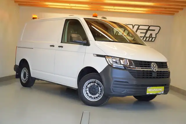 Volkswagen Transporter view 3