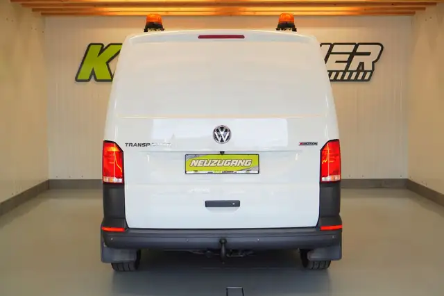 Volkswagen Transporter view 5