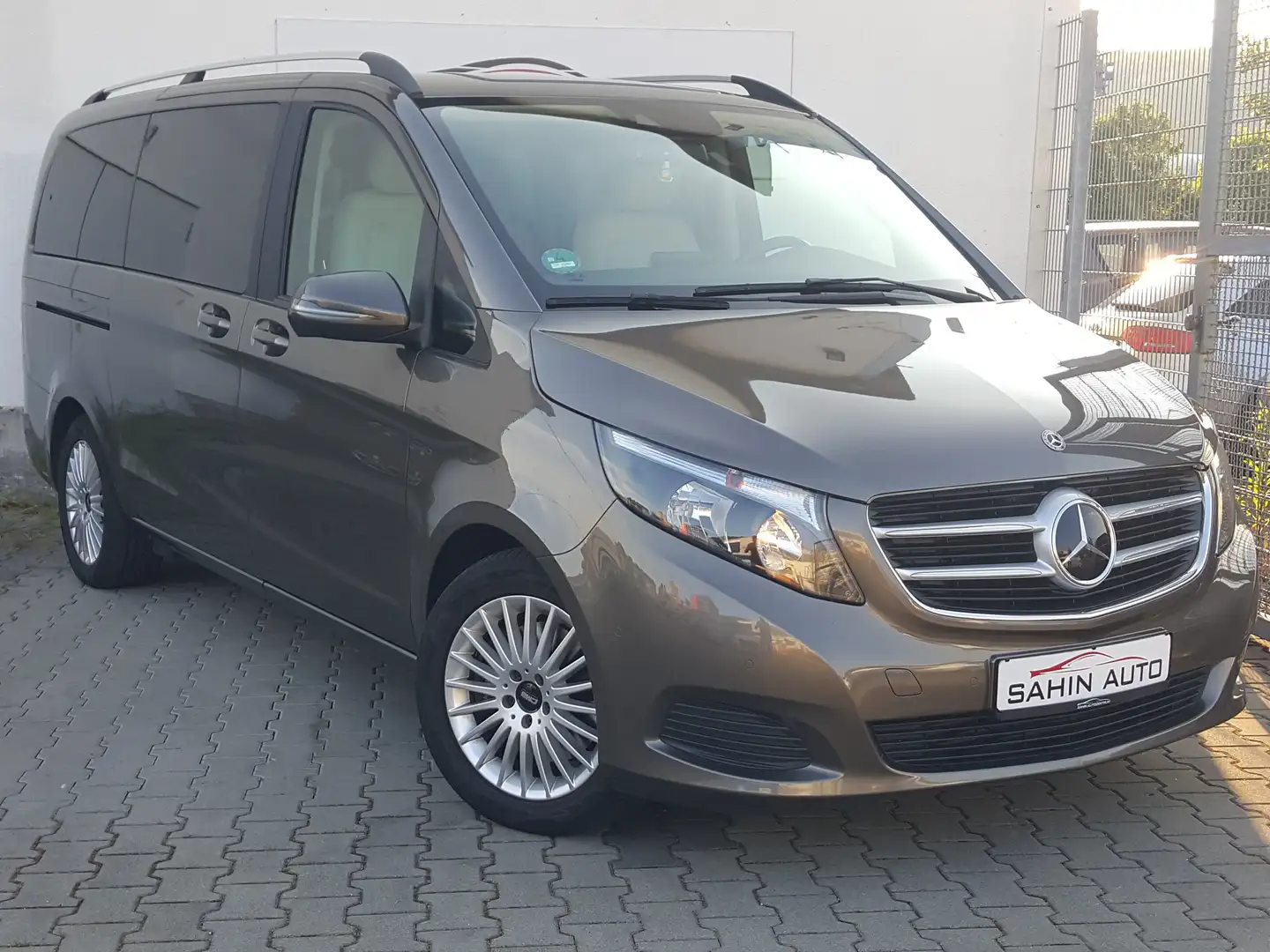 Mercedes-Benz V 220 d EDITION lang 7-Gtronic 6-Sitzer Distronic+ Gri - 2