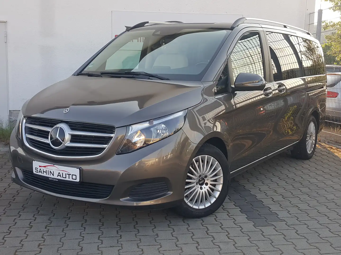 Mercedes-Benz V 220 d EDITION lang 7-Gtronic 6-Sitzer Distronic+ Gri - 1