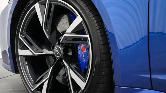 Audi RS6 view 7