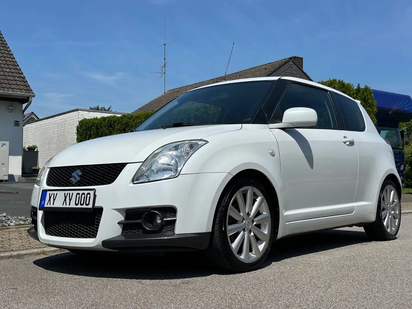 Suzuki Swift Sport 1.6, Klima, SiHzg, 143tkm Weiß - 1