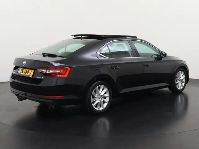 Skoda Superb view 5