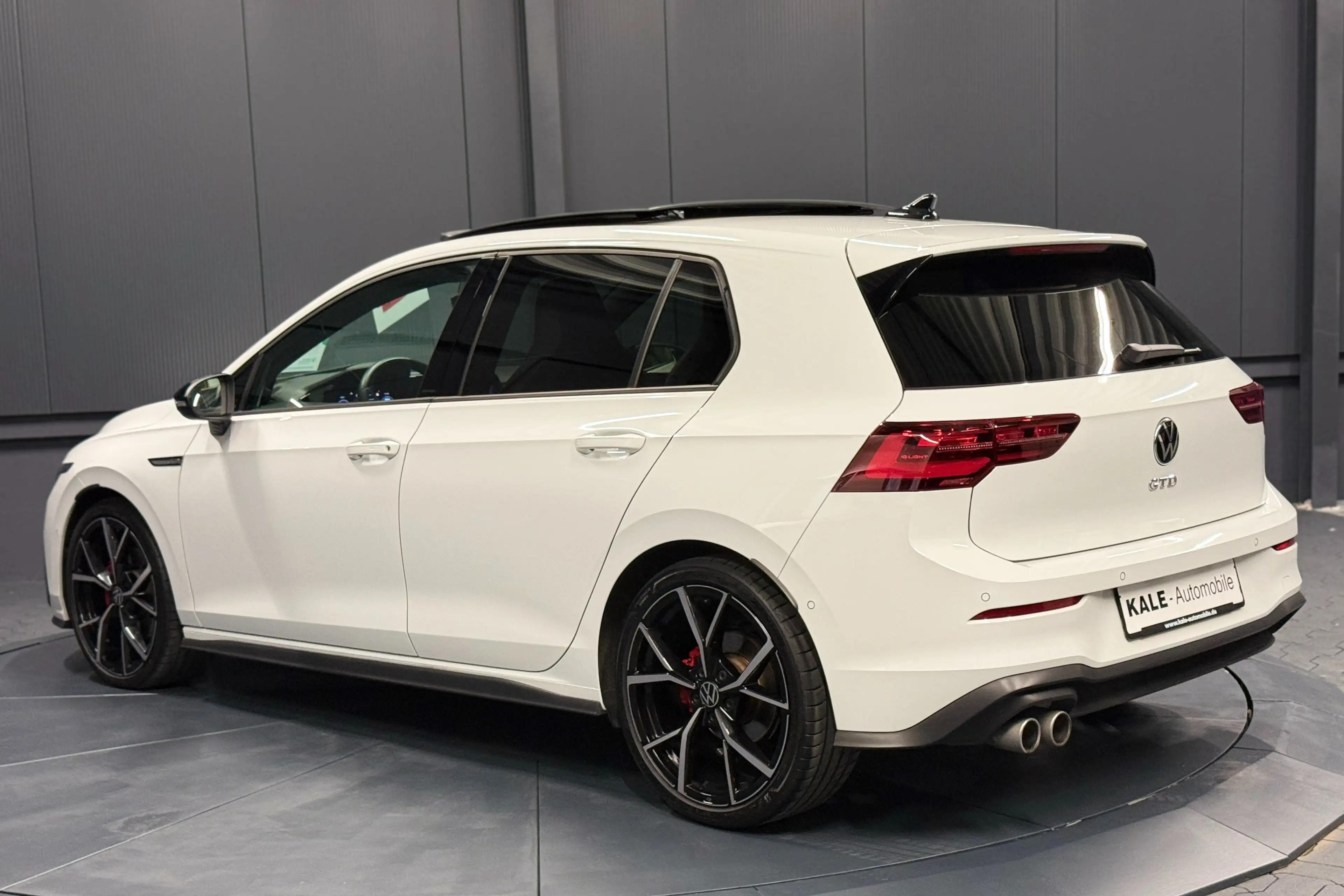 Volkswagen Golf GTD *Black Style*19Zoll*PANORAMA*LEDER*H&K*MATRIX/IQ* — photo 4