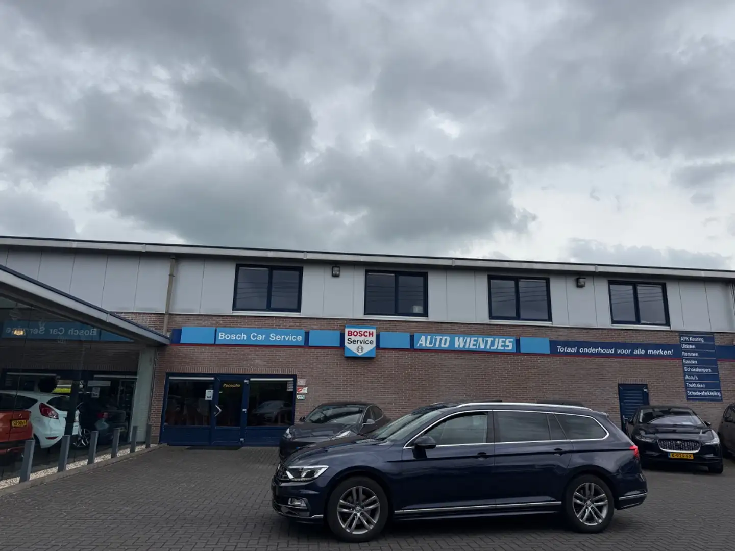 Volkswagen Passat Variant 1.6 TDI DSG | Highline R-Line | Pano | Navi | Virt Blauw - 1