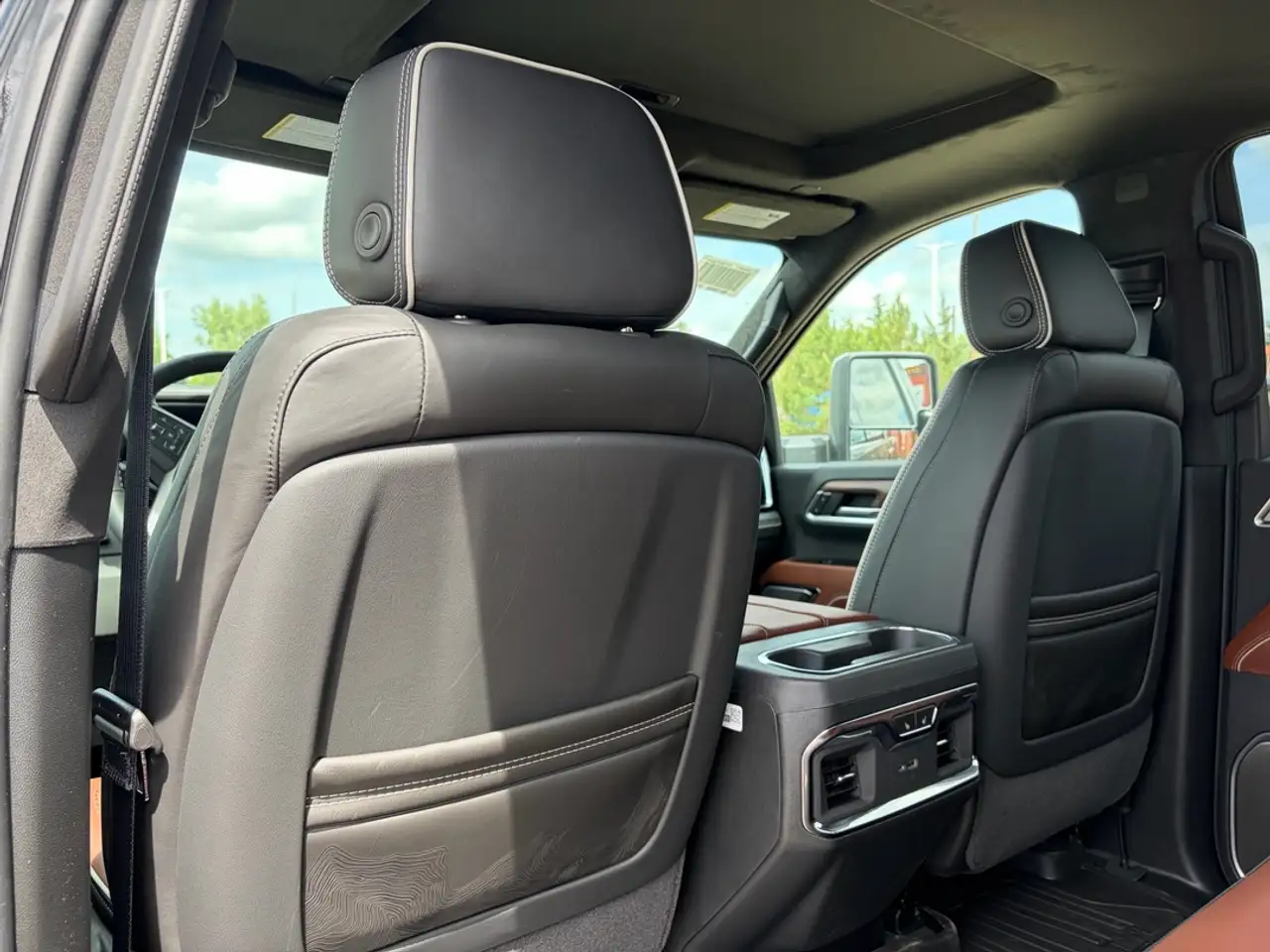 GMC Sierra 3500HD photo GMC Sierra 3500HD