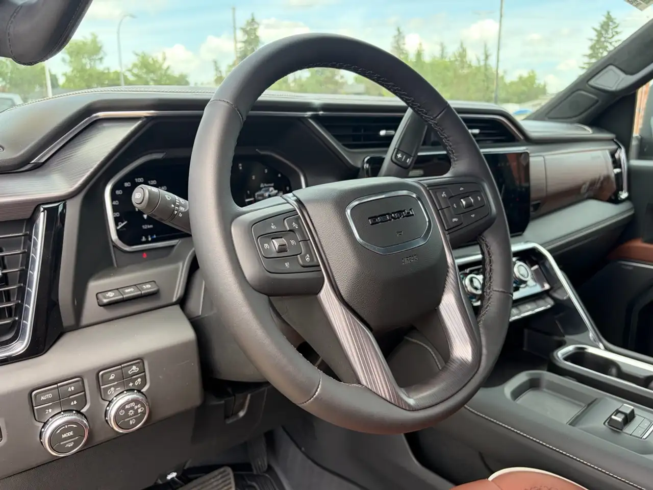 GMC Sierra 3500HD photo GMC Sierra 3500HD
