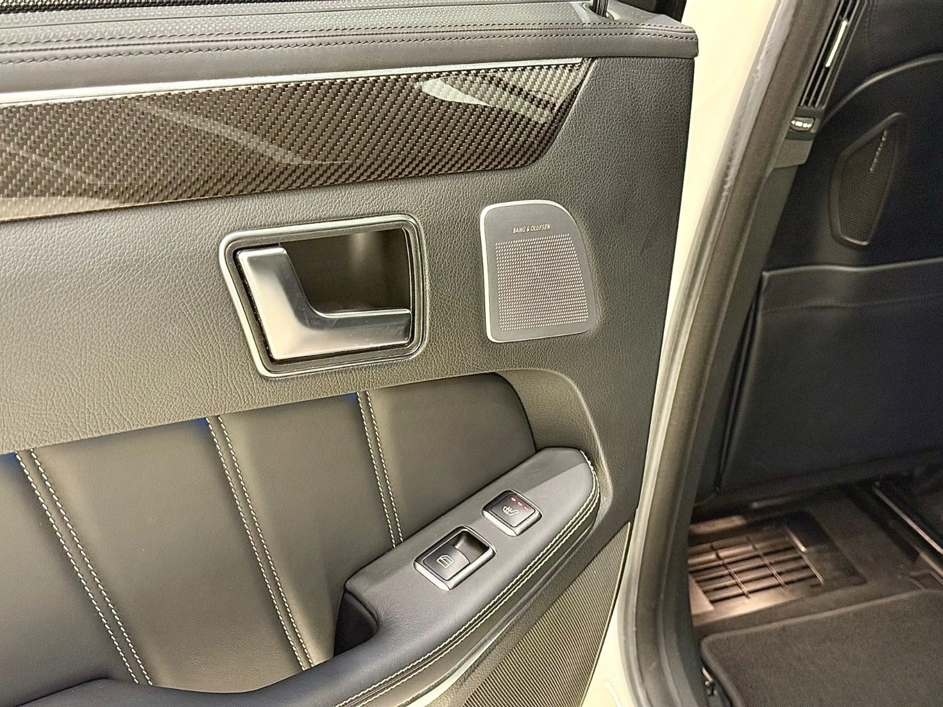 Mercedes-Benz E 63 AMG S 4Matic Keramik/B&O/Carbon/Pano/360* — photo 19