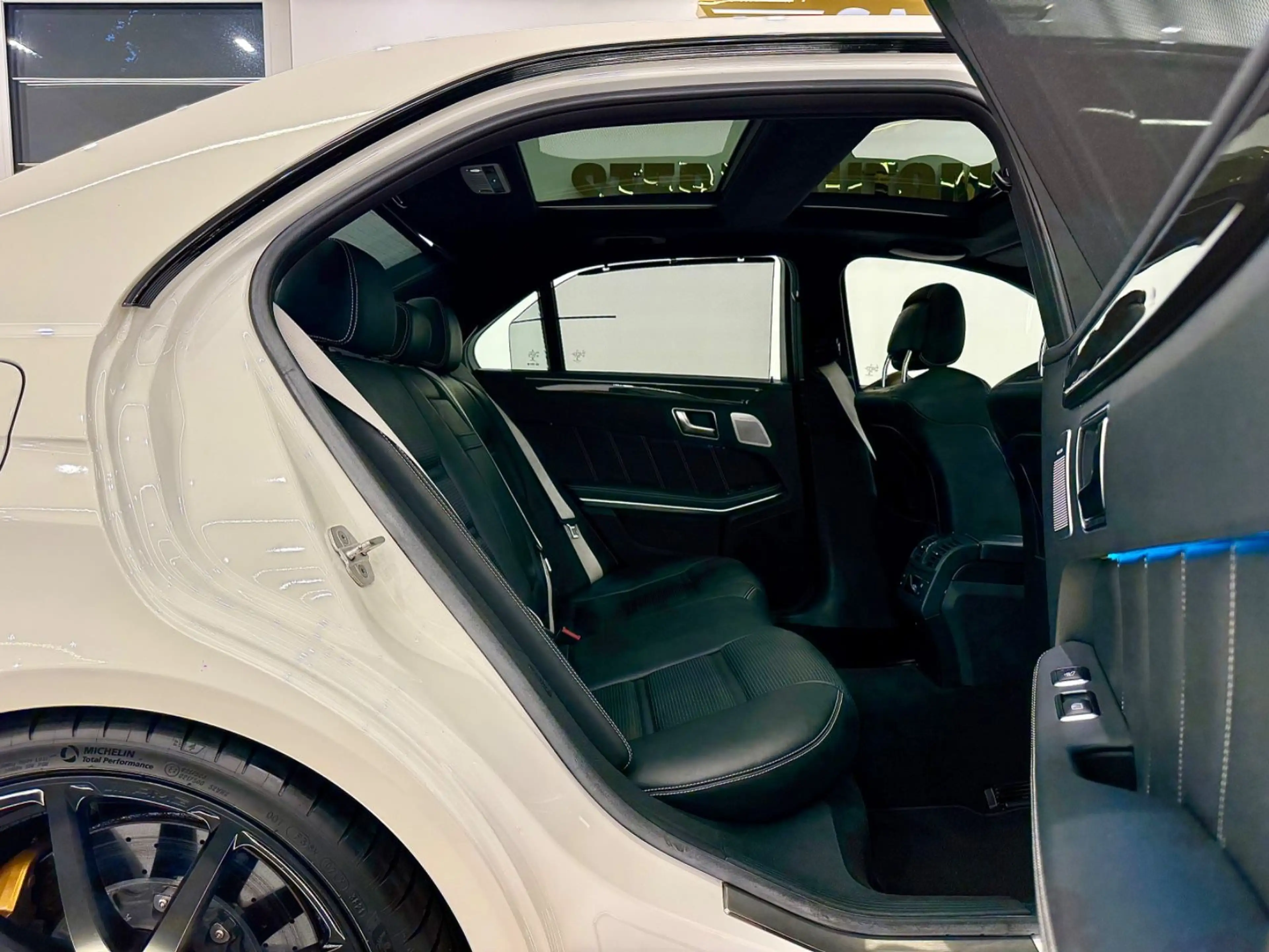 Mercedes-Benz E 63 AMG S 4Matic Keramik/B&O/Carbon/Pano/360* — photo 21