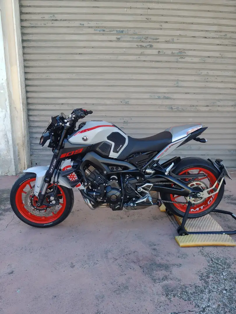 Yamaha MT-09 Argent - 2
