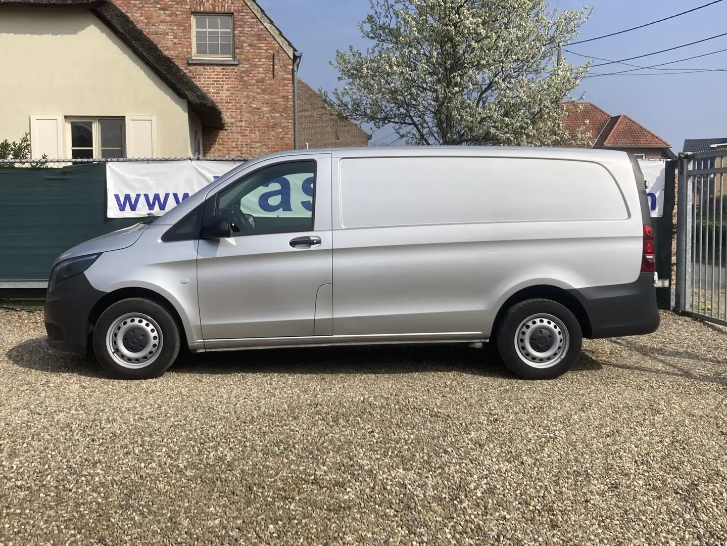 Mercedes-Benz Vito 114 CDI / 30.700 € + BTW / Weinig KM / Trekhaak Argent - 2