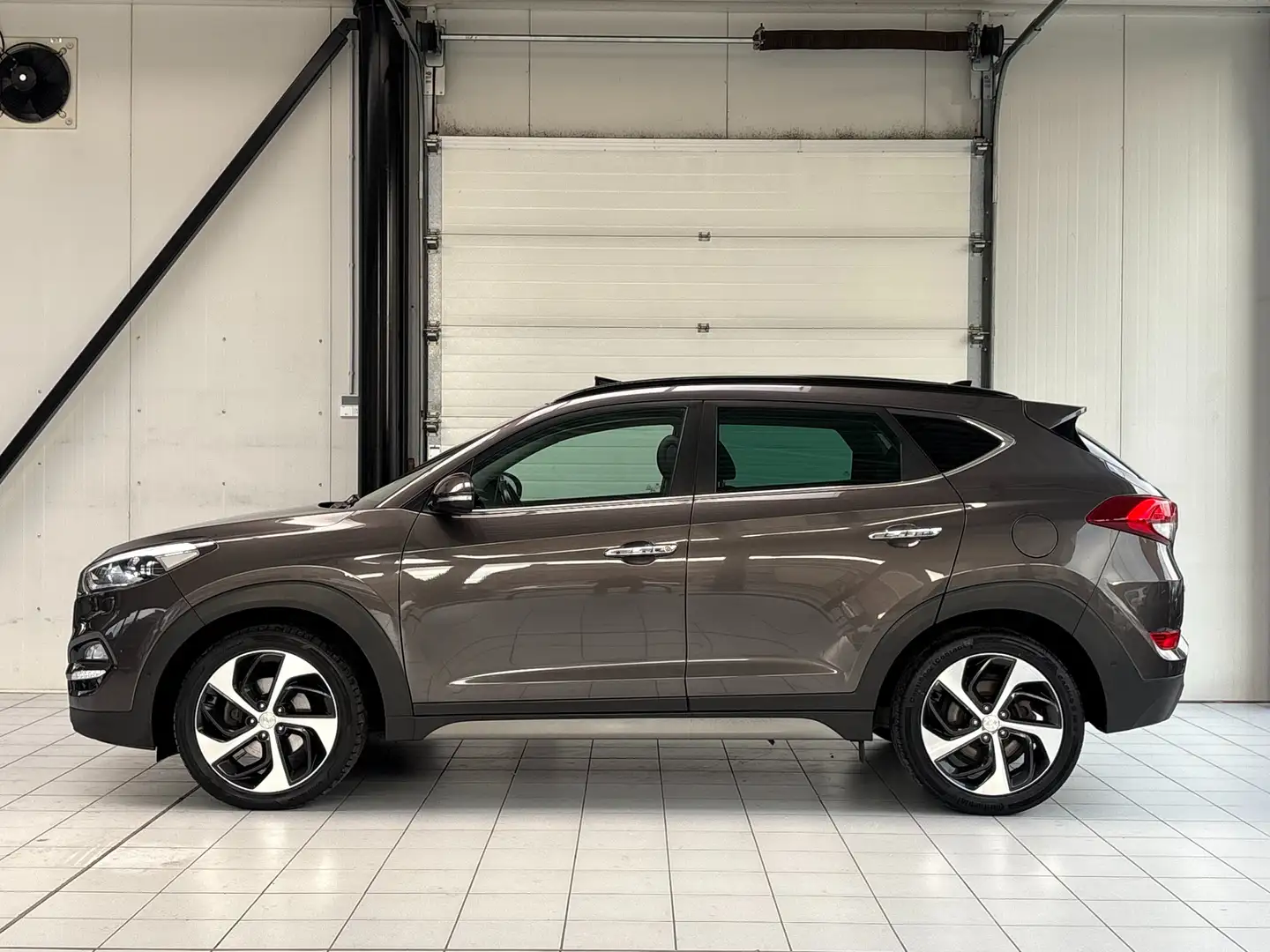 Hyundai TUCSON 1.7 CRDi *XENON*CUIR*TOIT*CAMERA*JANTE*SPORT* Grijs - 2