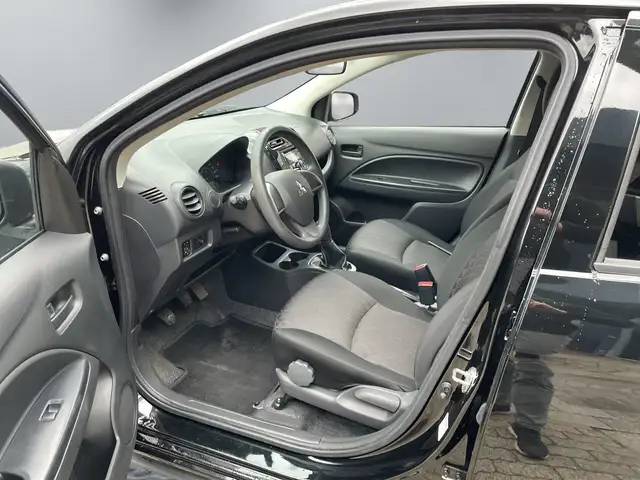 Mitsubishi Space Star view 11