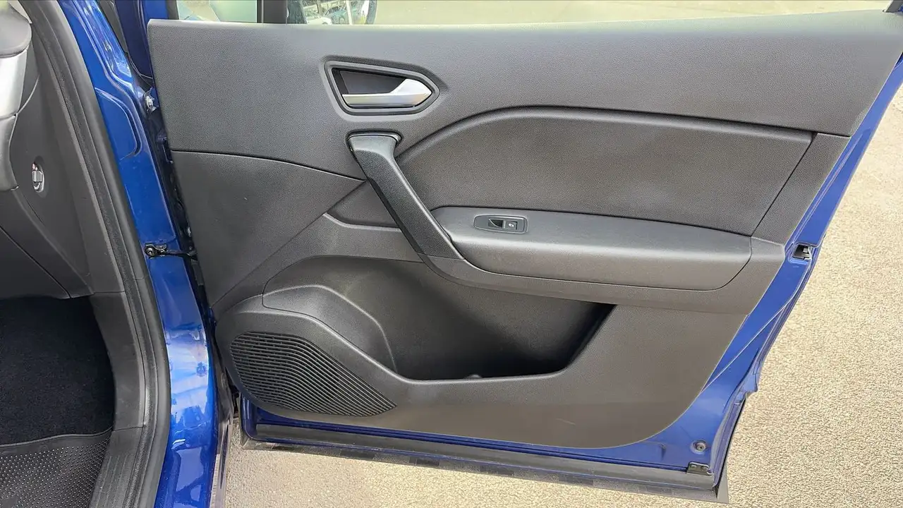 Renault Captur — photo 23