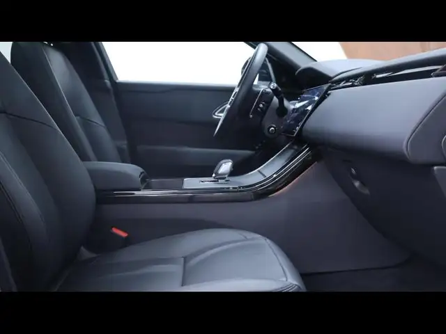 Land Rover Range Rover Velar view 11