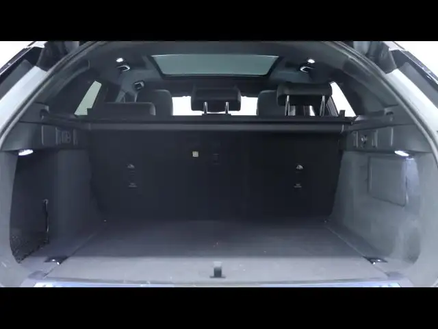 Land Rover Range Rover Velar view 7