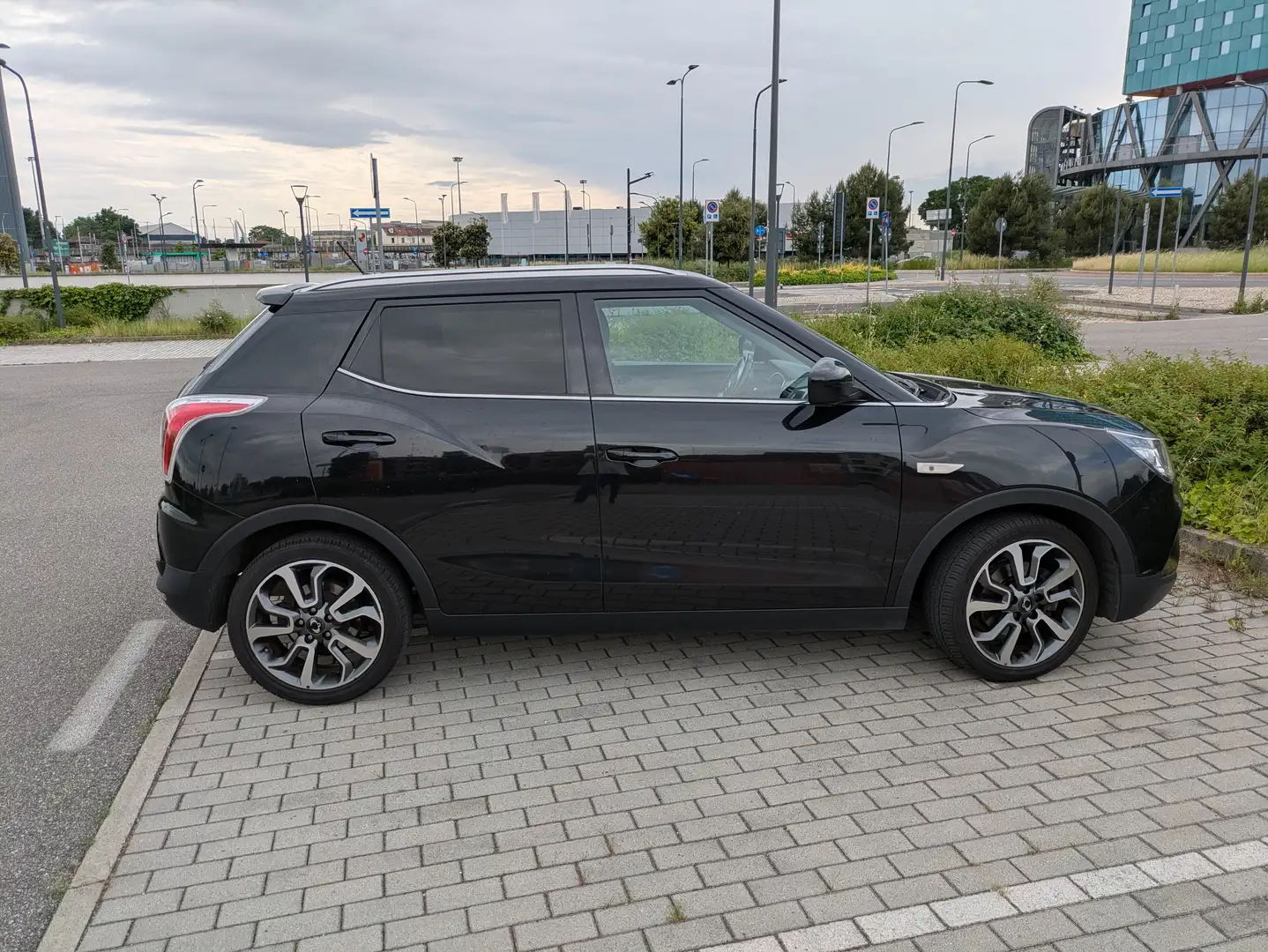 SsangYong Tivoli Tivoli 1.6d Be 2wd Nero - 1