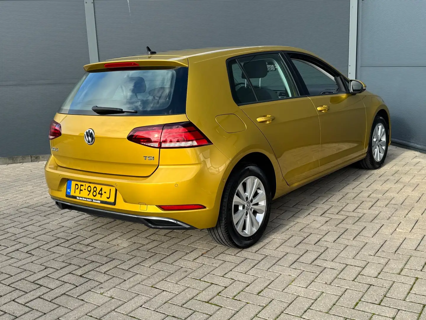 Volkswagen Golf 1.0 TSI Automaat / Pdc / Nap Jaune - 2