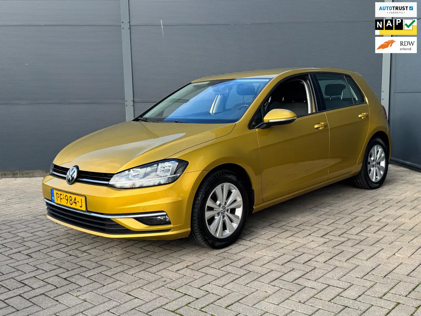 Volkswagen Golf 1.0 TSI Automaat / Pdc / Nap Jaune - 1