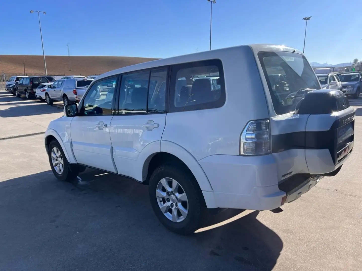 Mitsubishi Montero 3.2DI-D Spirit 5AT 190 Weiß - 2