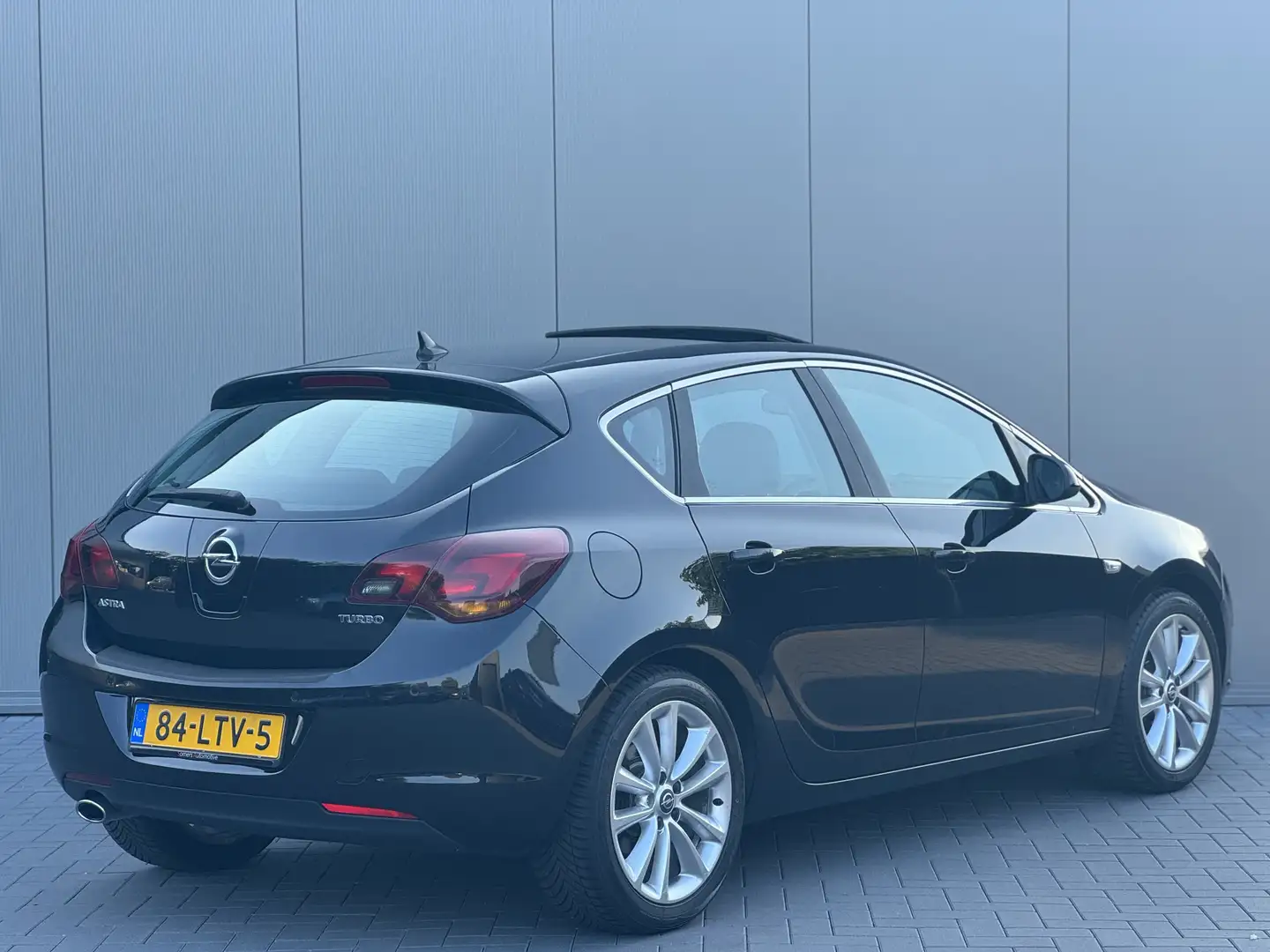 Opel Astra 1.6 Turbo 180pk Cosmo | Sport Leder | Schuifdak | Negro - 2