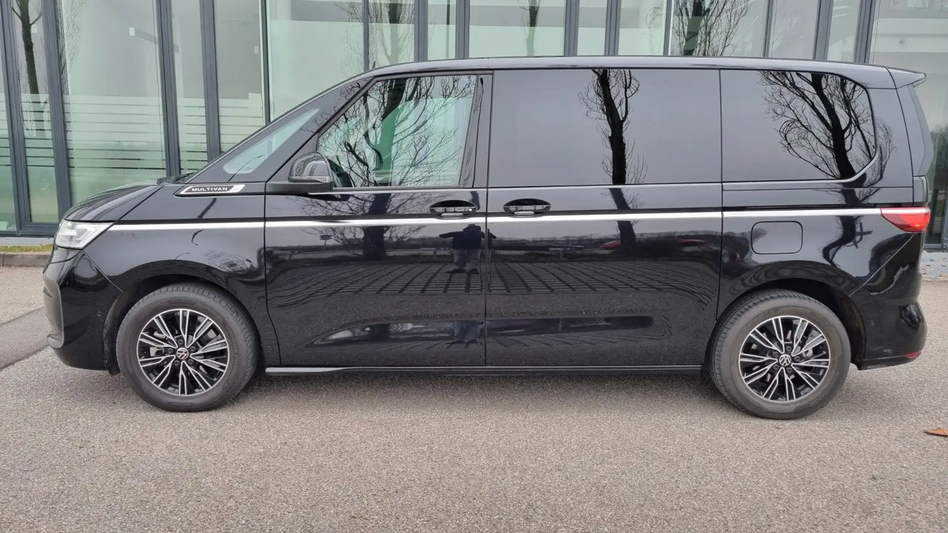 Volkswagen T7 Multivan Style 2.0TDI ACC AHK Matrix El.Kl 7S Schwarz - 2