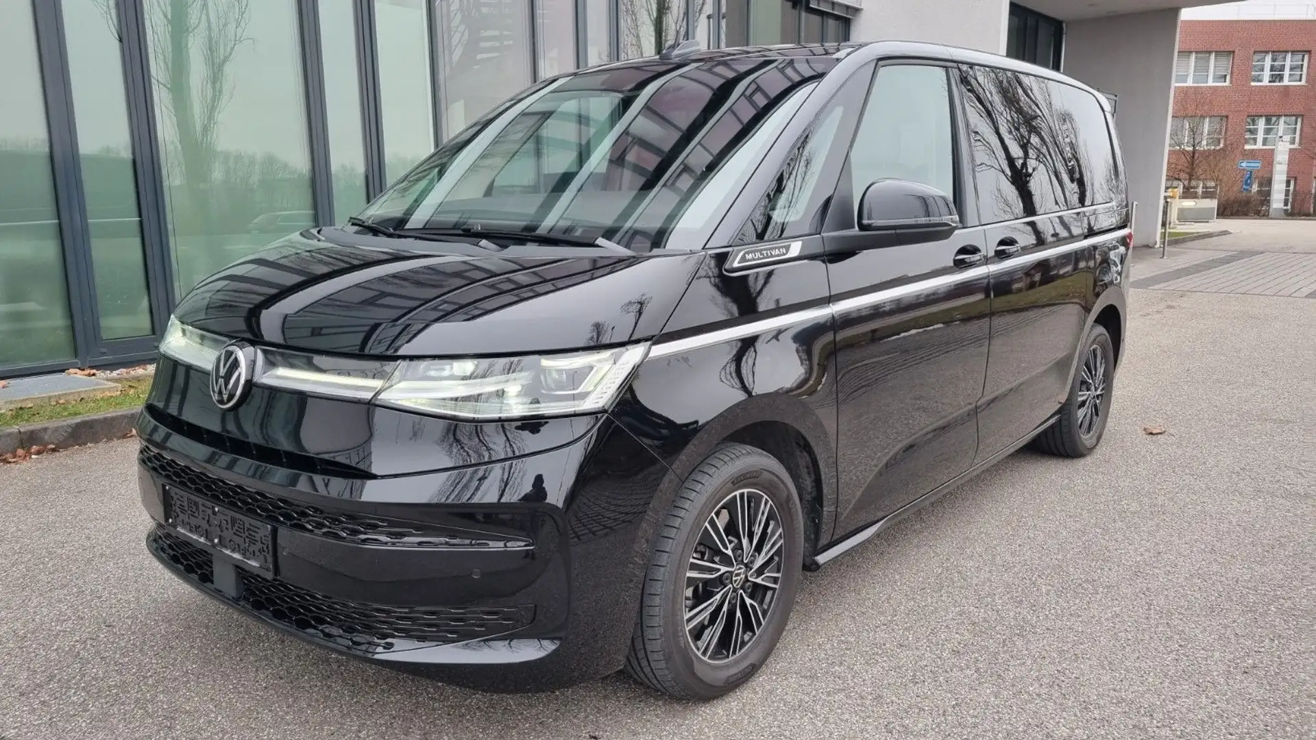 Volkswagen T7 Multivan Style 2.0TDI ACC AHK Matrix El.Kl 7S Schwarz - 1
