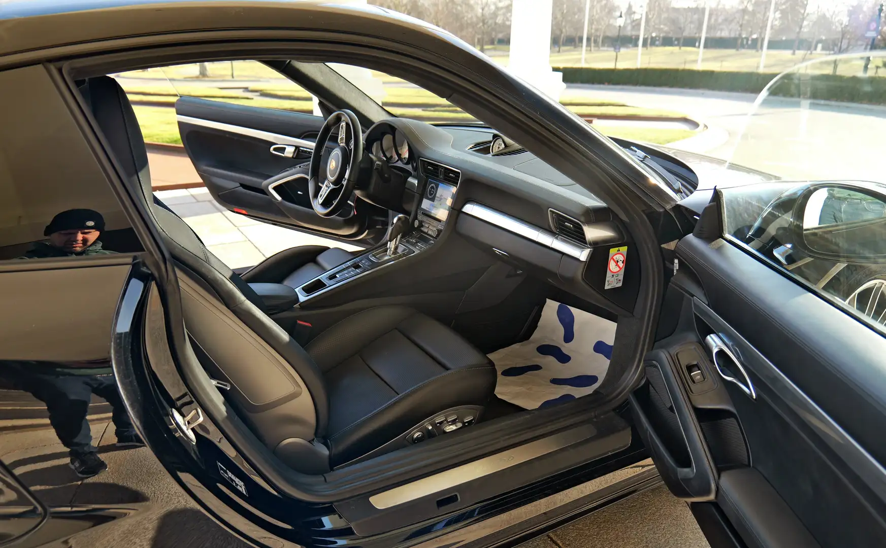 Porsche 911 Turbo mit Aeropaket Approved 07/25 MJ 2018 Schwarz - 2