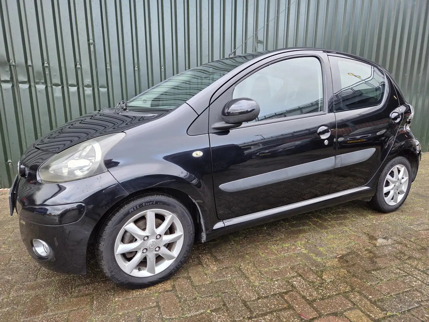 Toyota Aygo 1.0-12V Comfort AIRCO 1e Eigenaar Zwart - 2