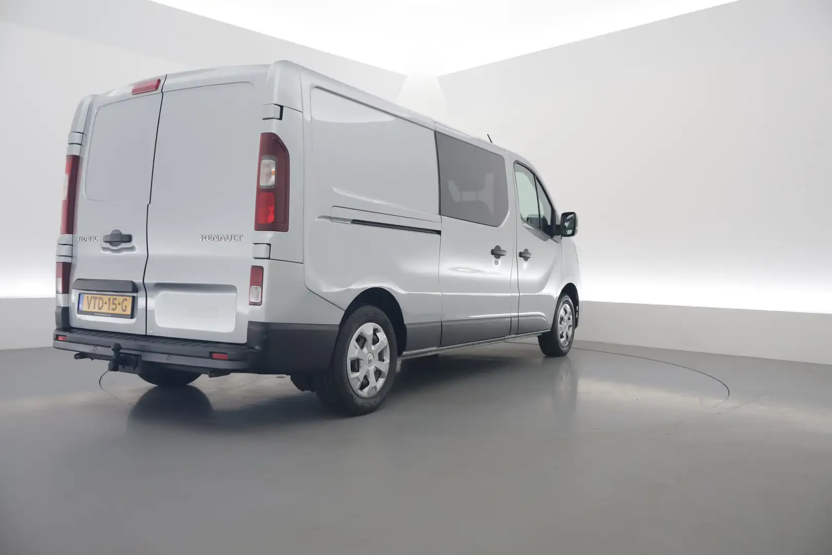 Renault Trafic 2.0 dCi 130pk Dubb.Cab. | L2H1 | 6 pers. | Airco | Gris - 2