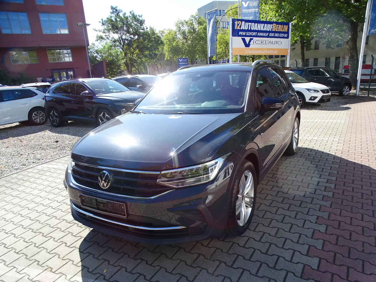 Volkswagen Tiguan 2.0 TDI BMT Active Automatik, Pannorama Gris - 1