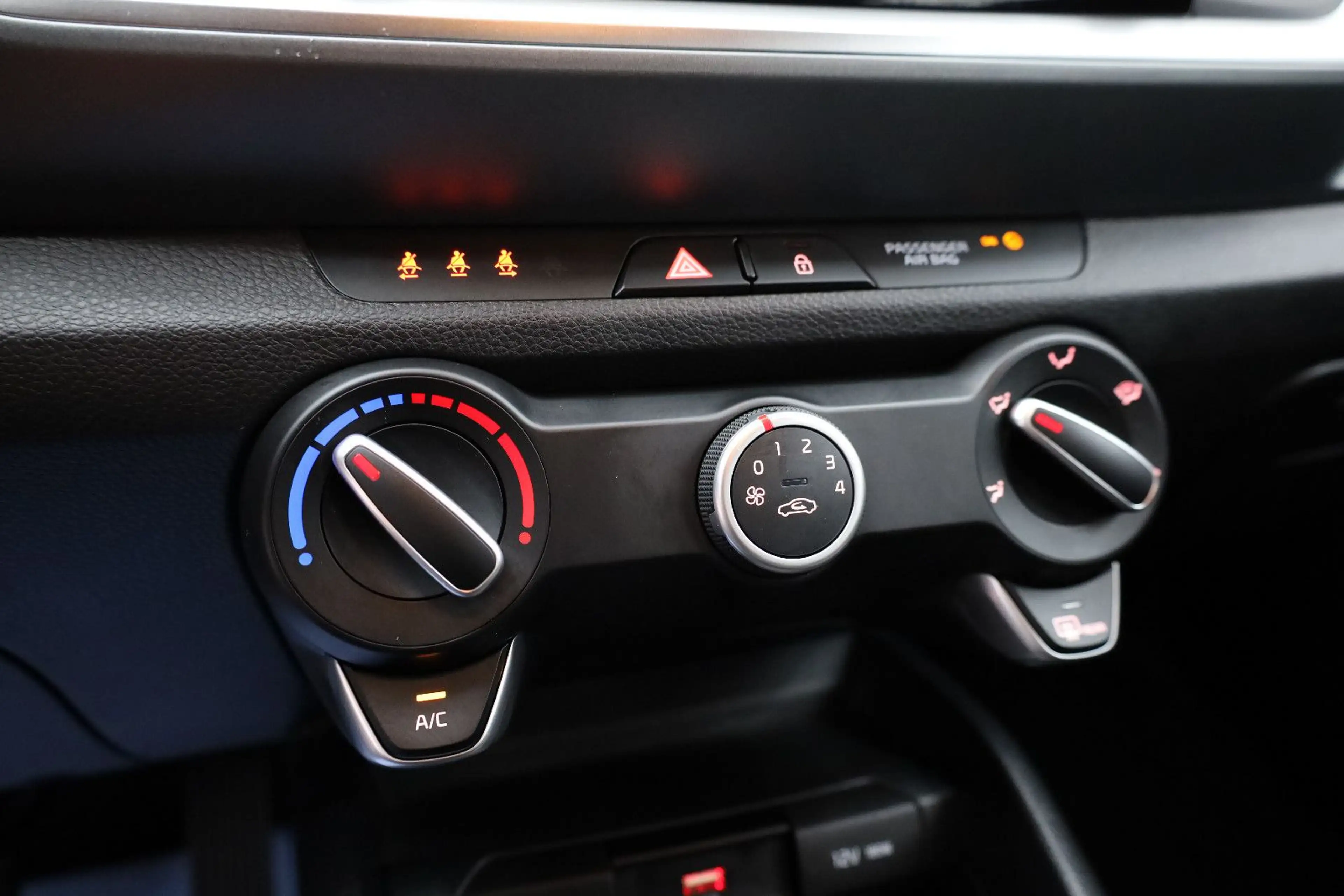 Kia Stonic Edition 7 1.0 T-GDI |APP|KLIMA|TEMP|PDC| — photo 12
