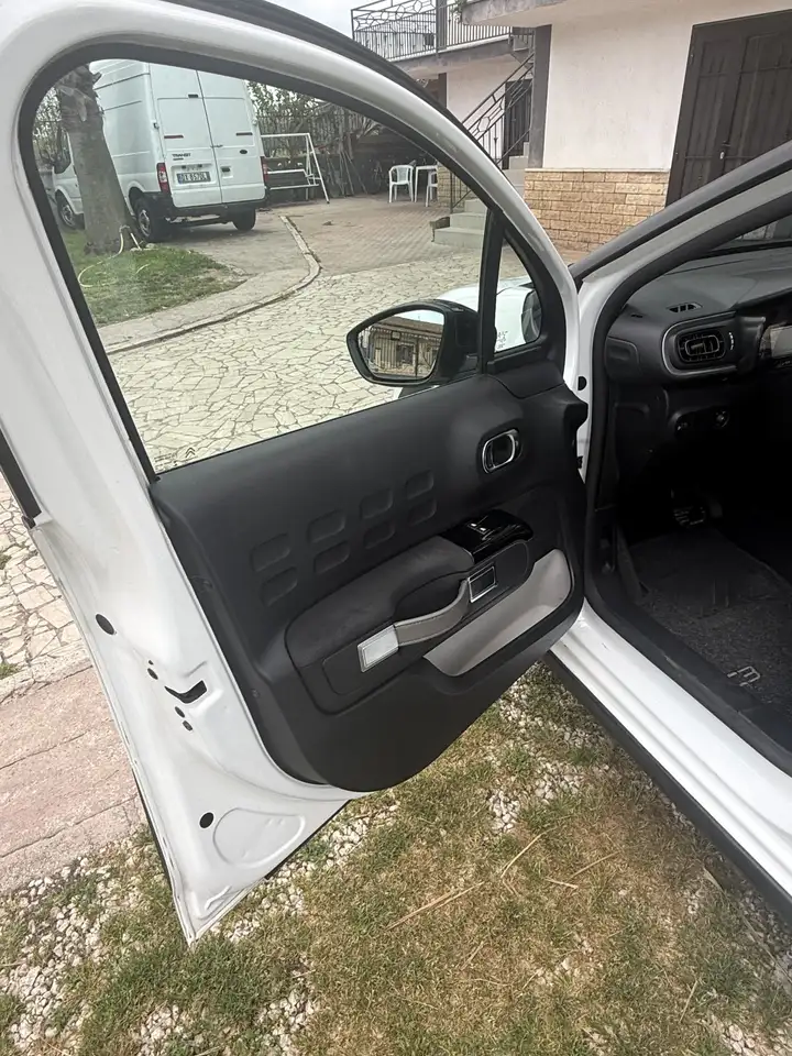 Citroen C3 1.2 puretech Shine s&s 110cv eat6 15