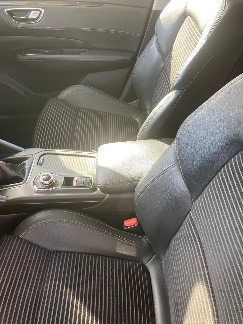 Renault Talisman Sporter 1.6 dci energy Intens 130cv Šedá - 1