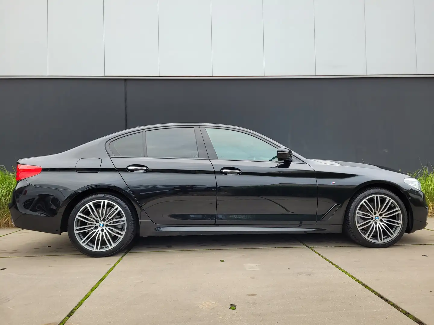 BMW 520 dA*AUT.*M-PAKKET*HUD*OPEN DAK*NAVI PROFF.*LEDER* Zwart - 2