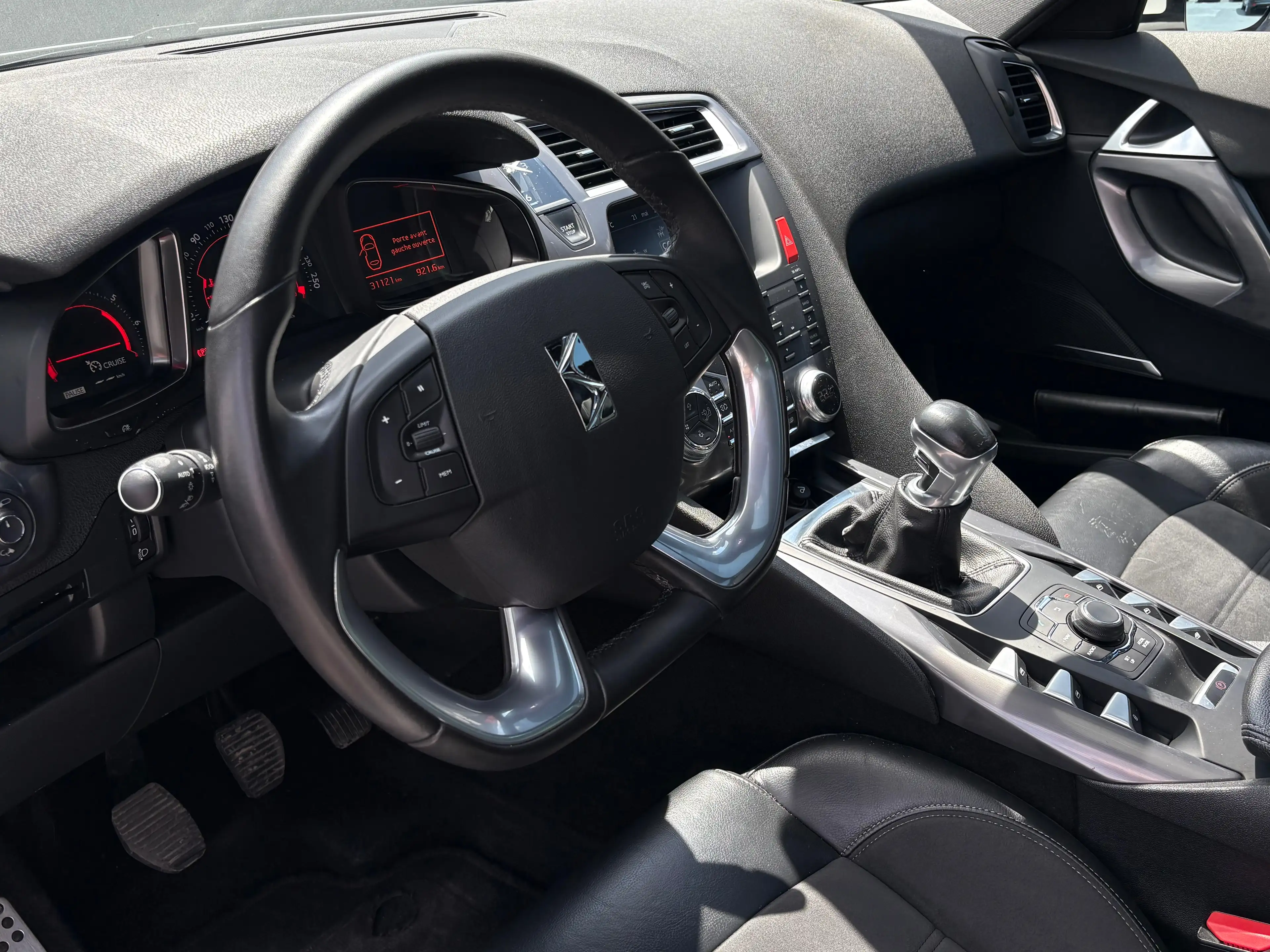 Citroen DS5 DS5 2.0 HDi So Chic/DIESEL/GARANTIE/CAMERA/NAVIGATION/CLIMATISATION/TOITPANORMIQUE — photo 9