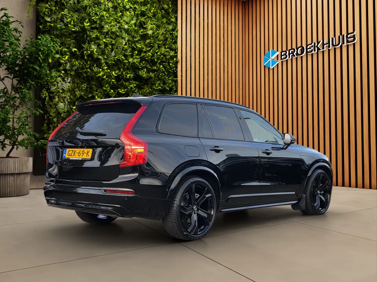 Volvo XC90 T8 Recharge AWD 455pk Ultimate Dark Black Edition Schwarz - 2