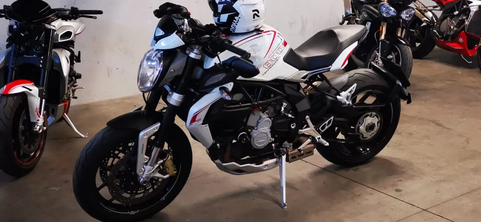 MV Agusta Dragster 800 r Bílá - 1