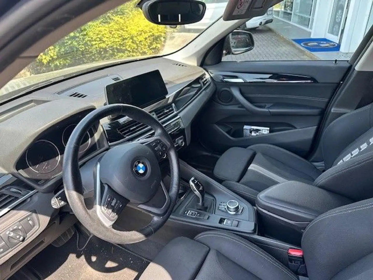 BMW X1 sDrive20d Sport Grijs - 2