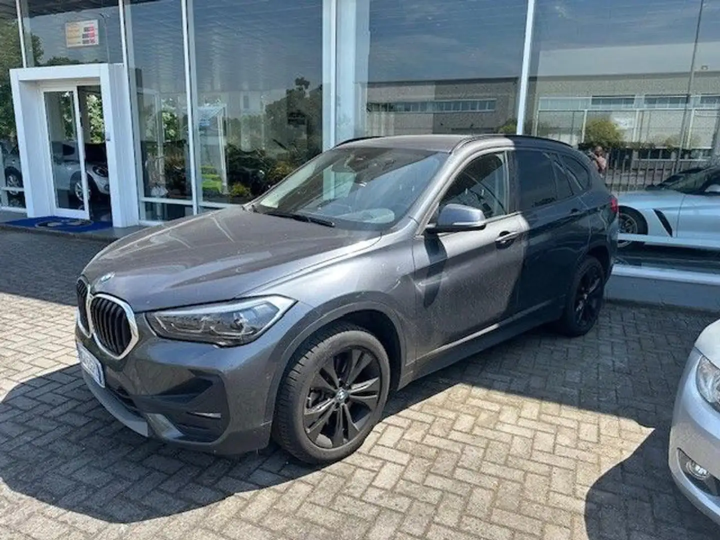 BMW X1 sDrive20d Sport Grijs - 1