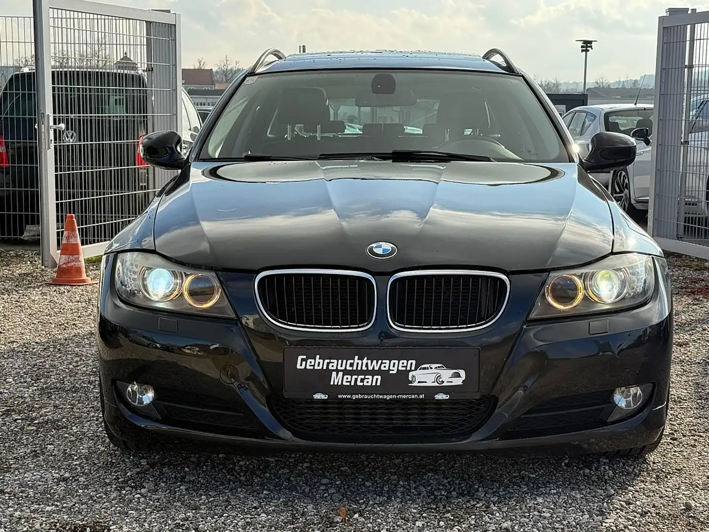 BMW 318 d Touring Österreich-Paket Noir - 2