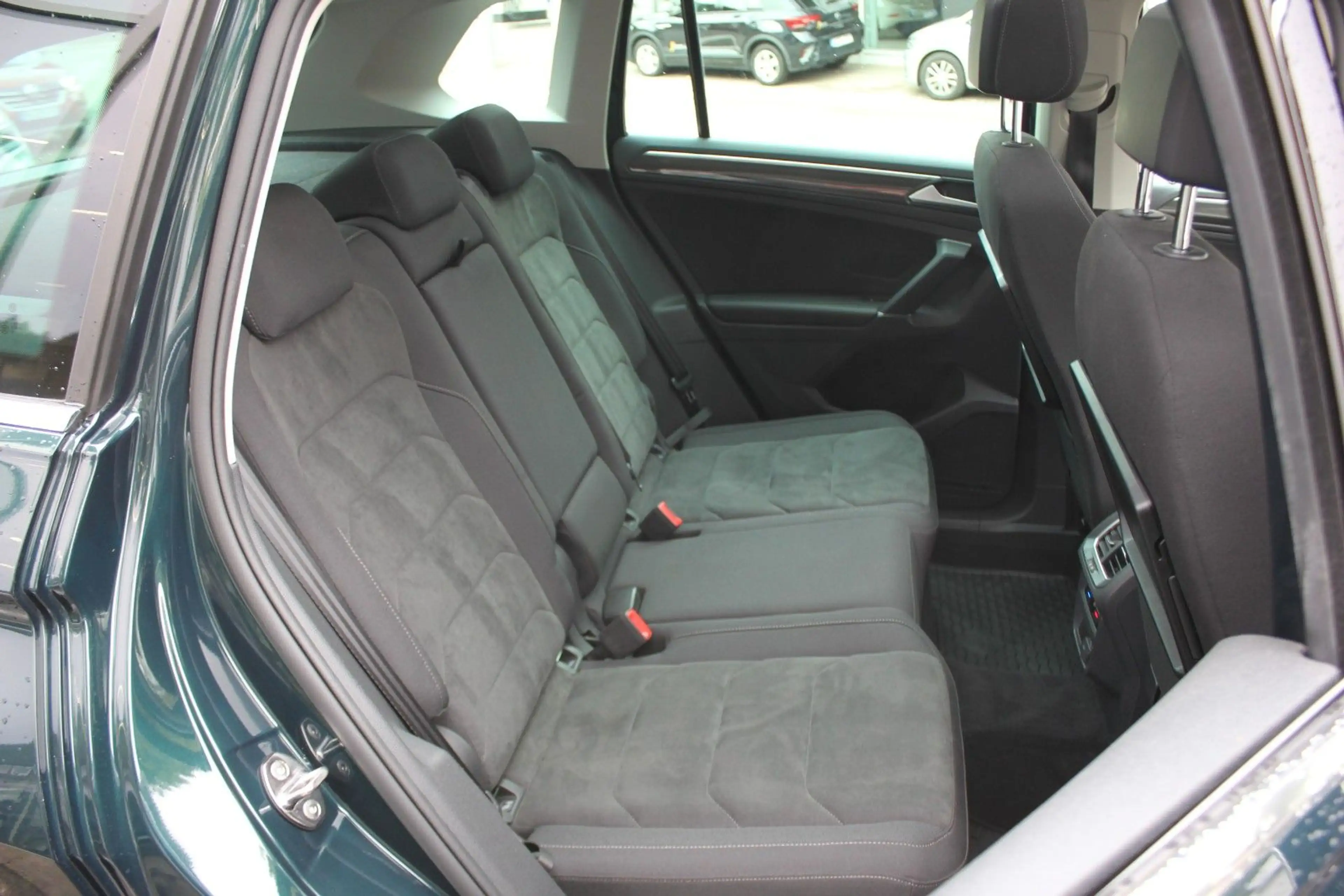 Volkswagen Tiguan Highline 2.0 TSI 4Motion DSG Navi,LED,PDC — photo 12