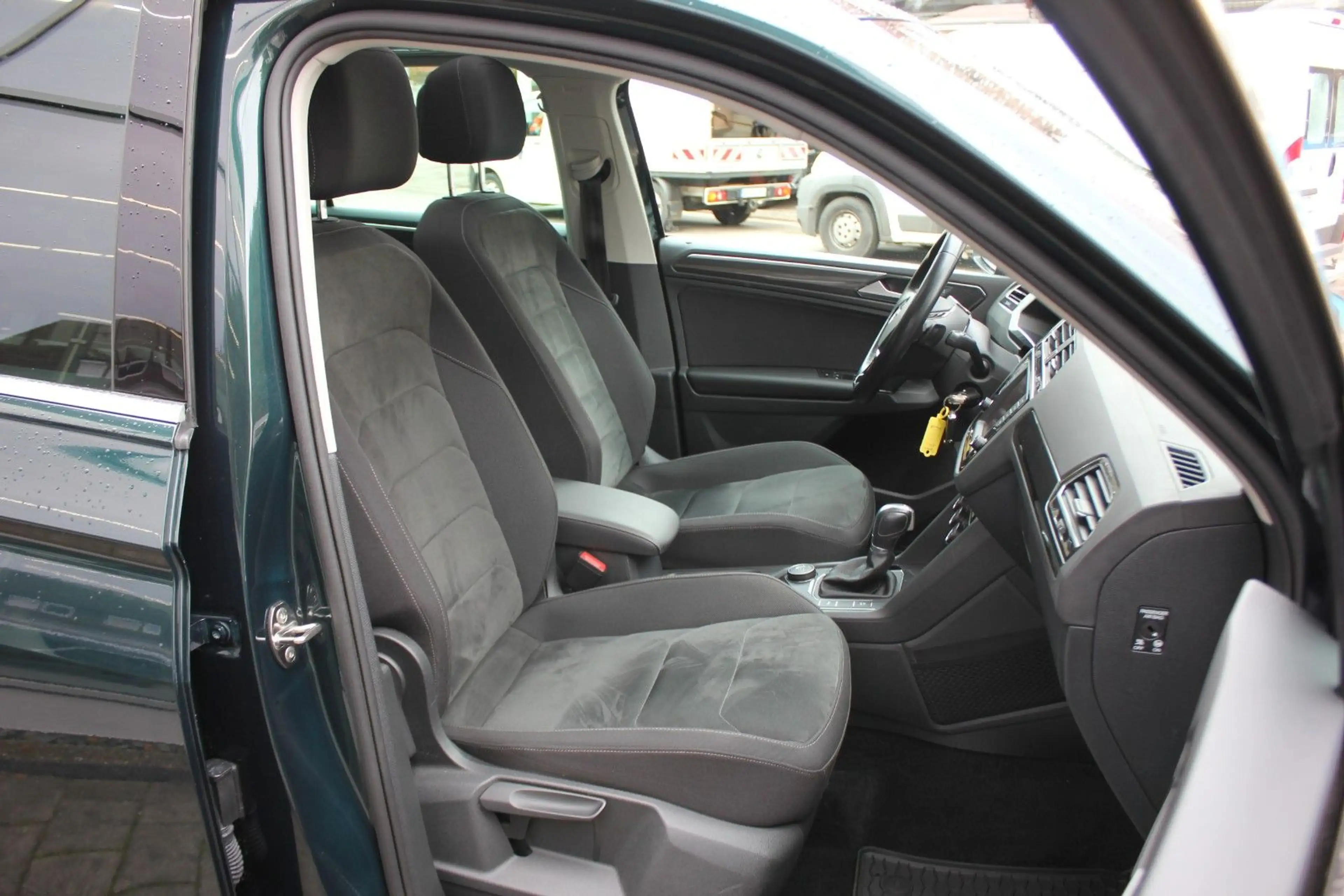 Volkswagen Tiguan Highline 2.0 TSI 4Motion DSG Navi,LED,PDC — photo 11