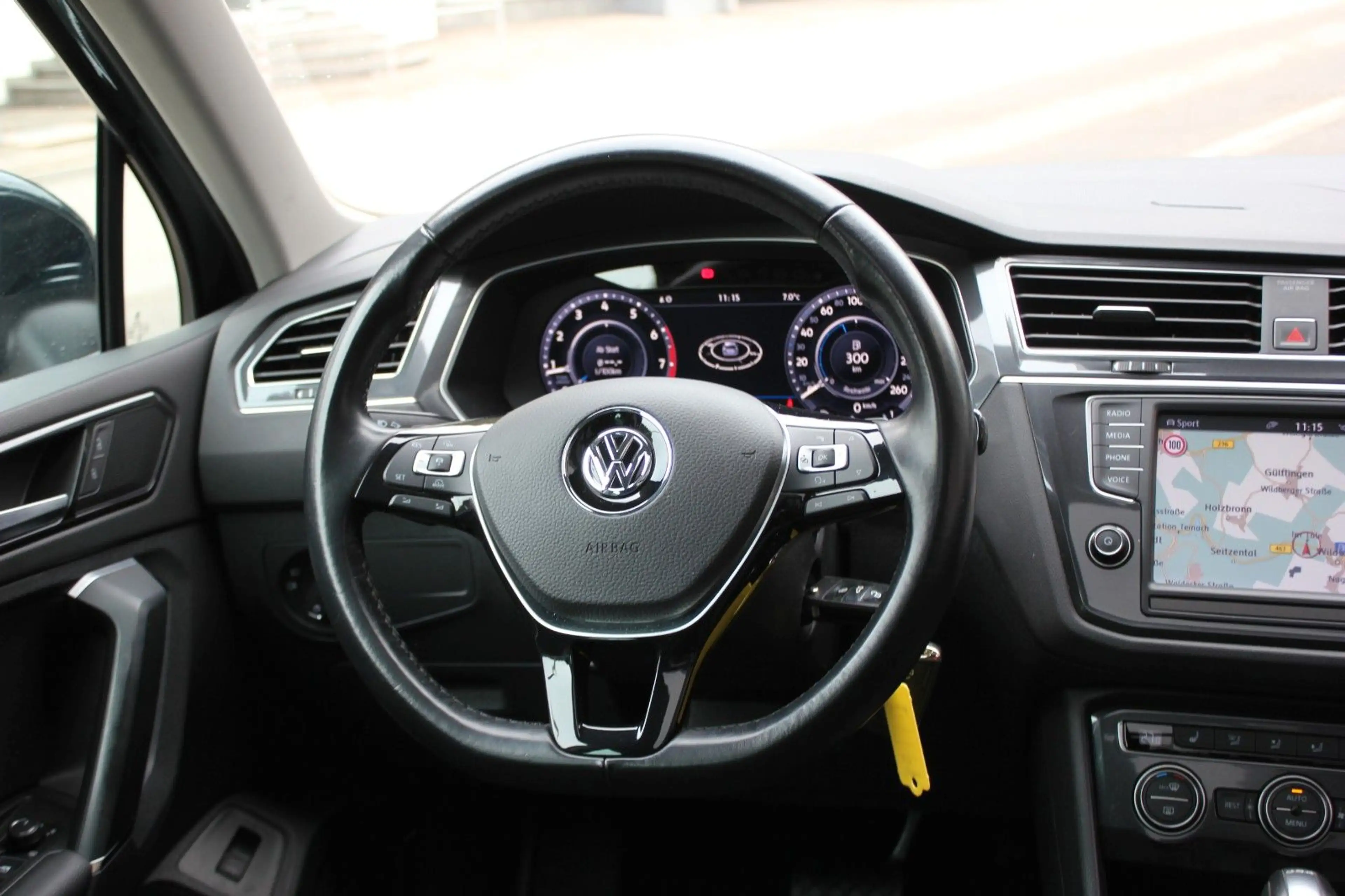 Volkswagen Tiguan Highline 2.0 TSI 4Motion DSG Navi,LED,PDC — photo 15