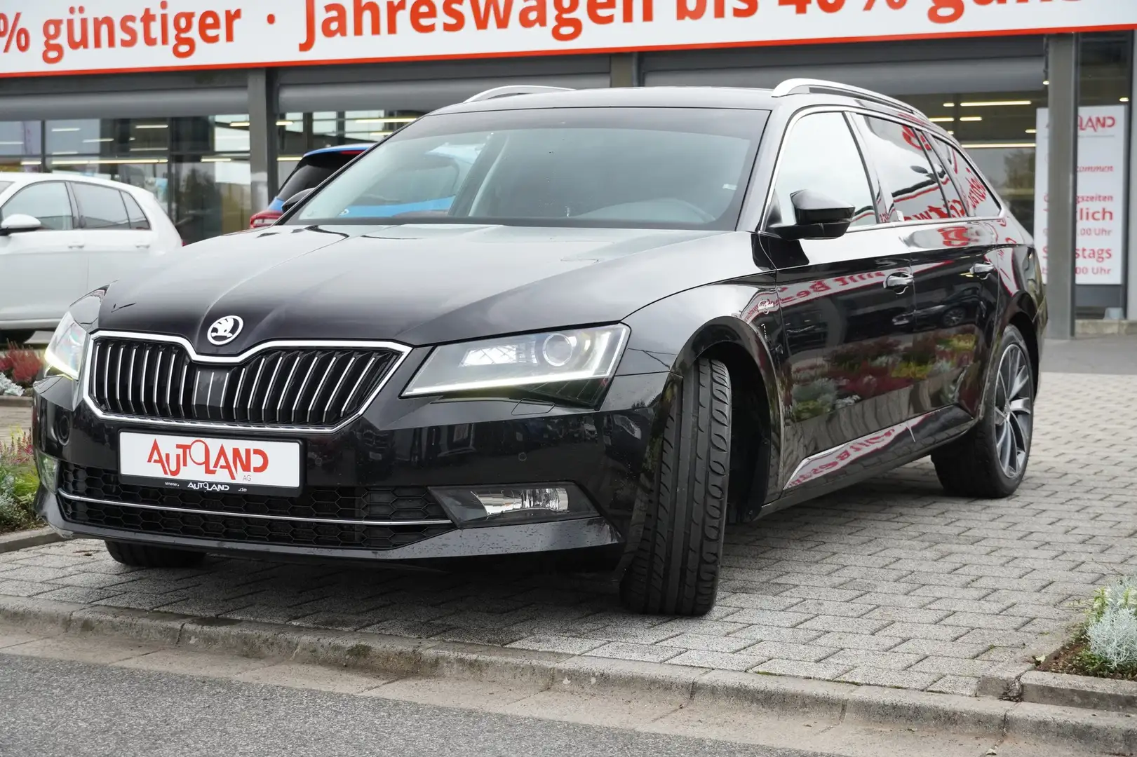 Skoda Superb Combi 2.0 TDI L&K 4x4 Bi-Xenon Navi AHK Schwarz - 2